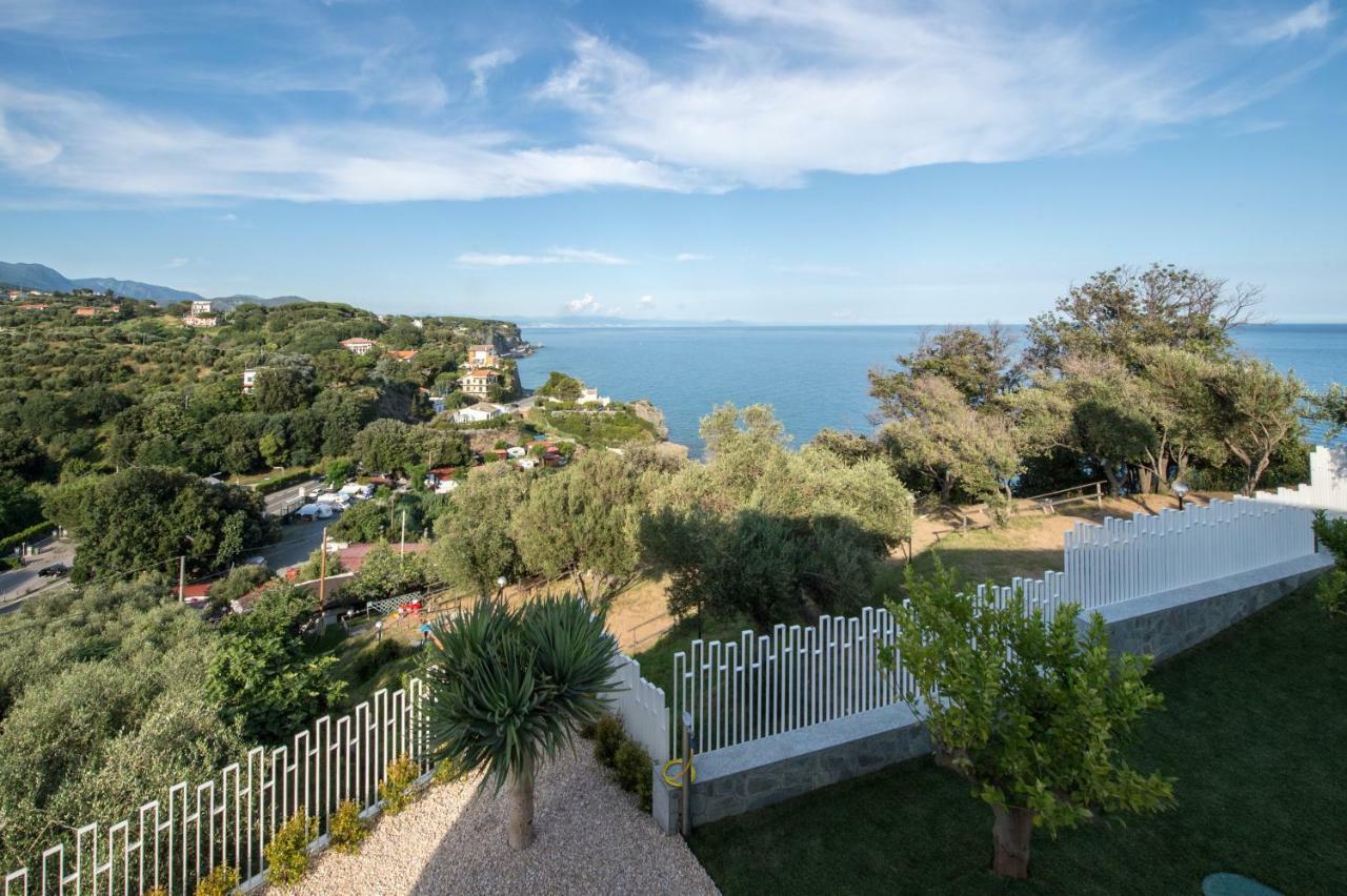 B&B Capo Torre Resort & Spa Albisola Superiore Exteriör bild